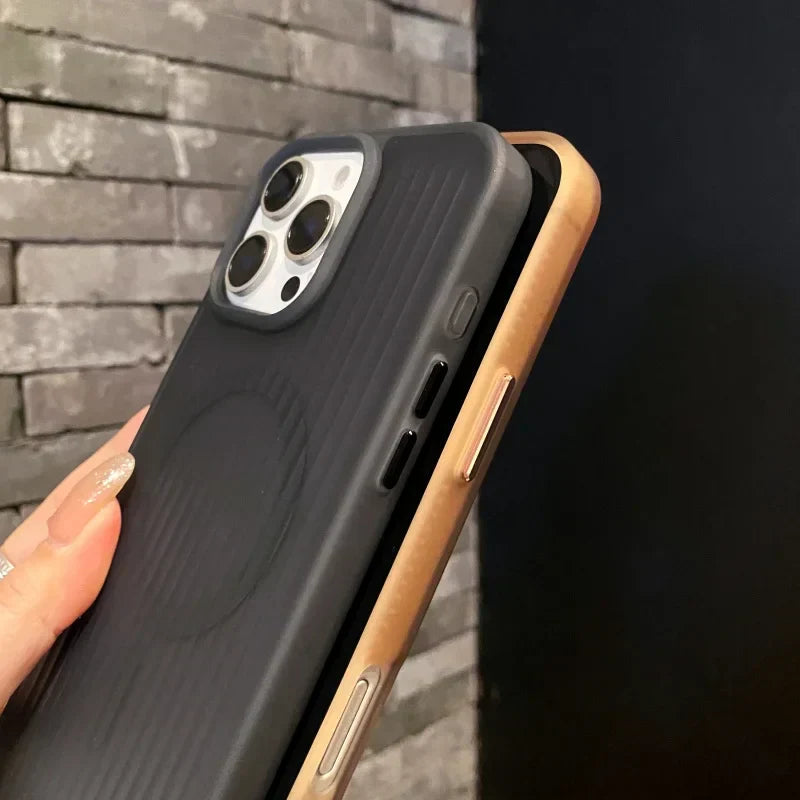 Coque iPhone à Rayures Mat Magsafe – Antichoc et Compatible Charge Magnétique iPhone 12 à 16 Pro Max - 🎁-10% avec le code BIENVENUE10